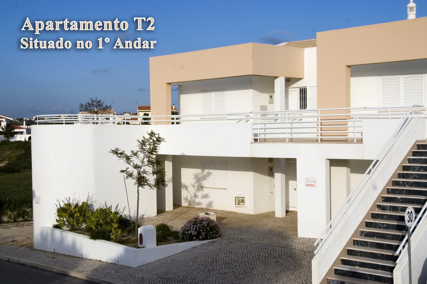 A_Ramos_Casa_de_Férias_T2_Praia_da_Galé_Albufeira_Apartamento por Fora